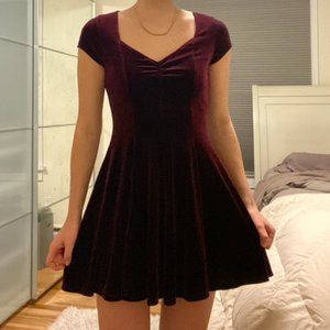 BEAUTIFUL MAROON URBAN OUTFITTERS SWEETHEART DRESS!